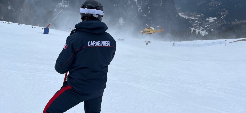 Sciatore ubriaco oppone resistenza e insulta i carabinieri intervenuti in pista: denunciato